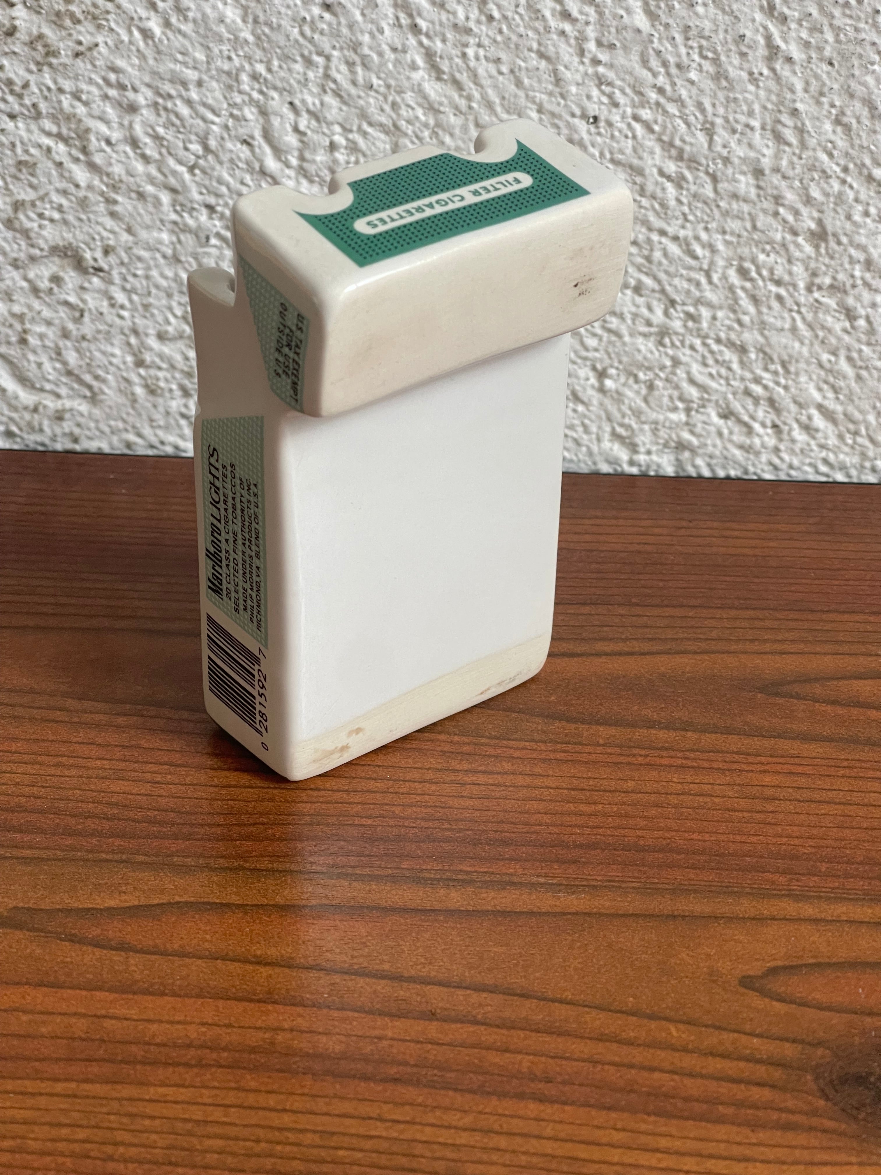 Posacenere Vintage Marlboro Lights in Ceramica – Modello Pacchetto Anni '80/'90
