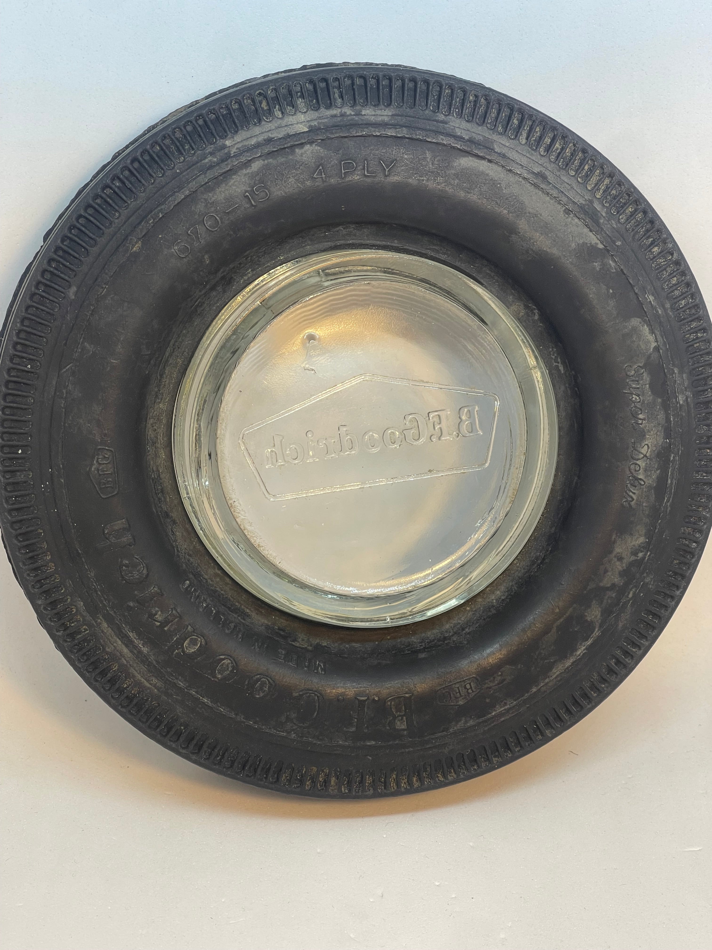 Posacenere Vintage BF Goodrich Anni '60 '70 – Mini Pneumatico in Gomma con Inserto in Vetro