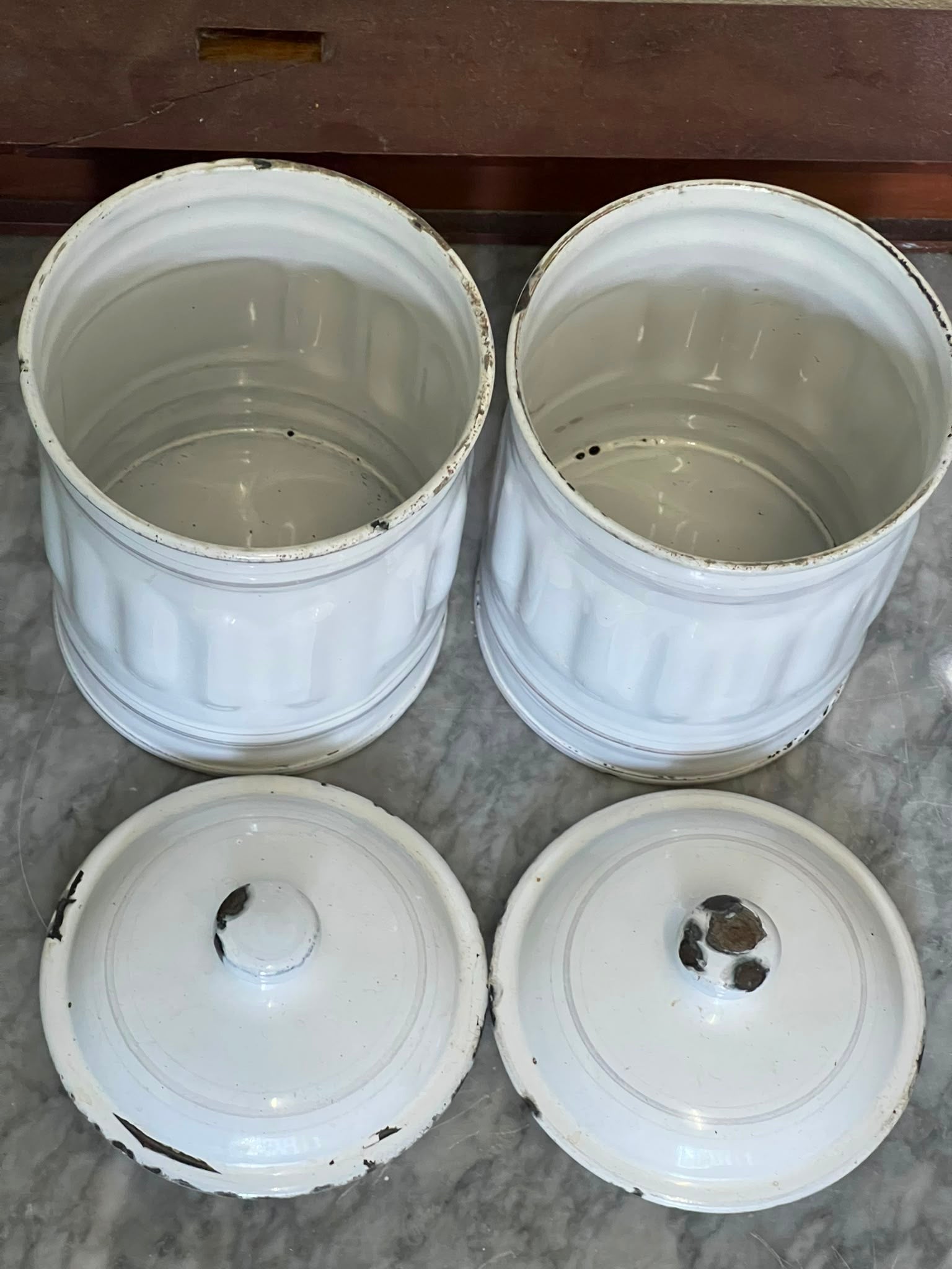 Coppia di Barattoli Antichi Francesi in Metallo Smaltato "Café" e "Chicorée" – Stile Brocante / Shabby Chic (Anni '50) pezzo unico