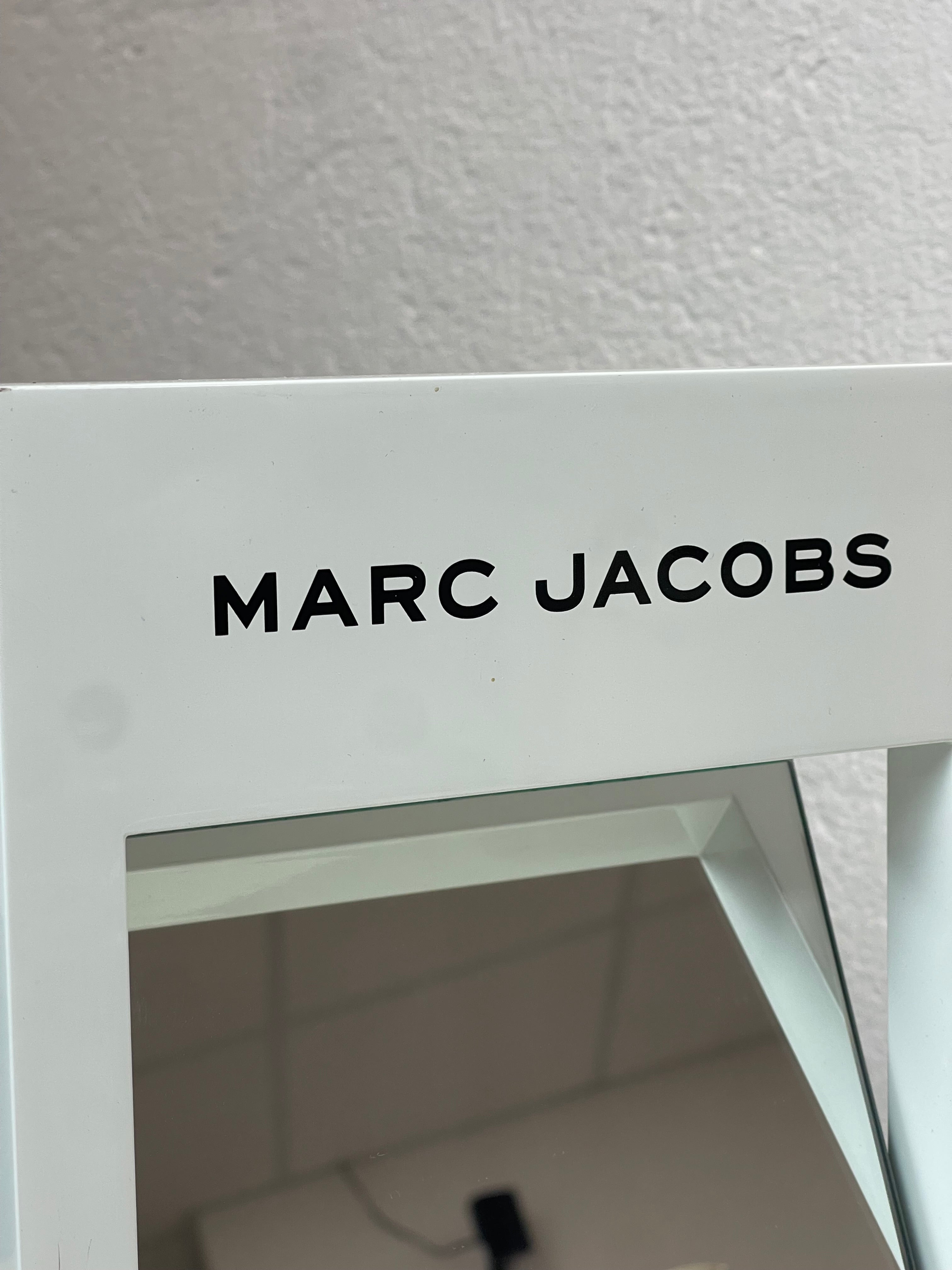 Specchio pubblicitario Marc Jacobs – Espositore Promozionale da negozio pezzo unico da Collezione (Bianco)