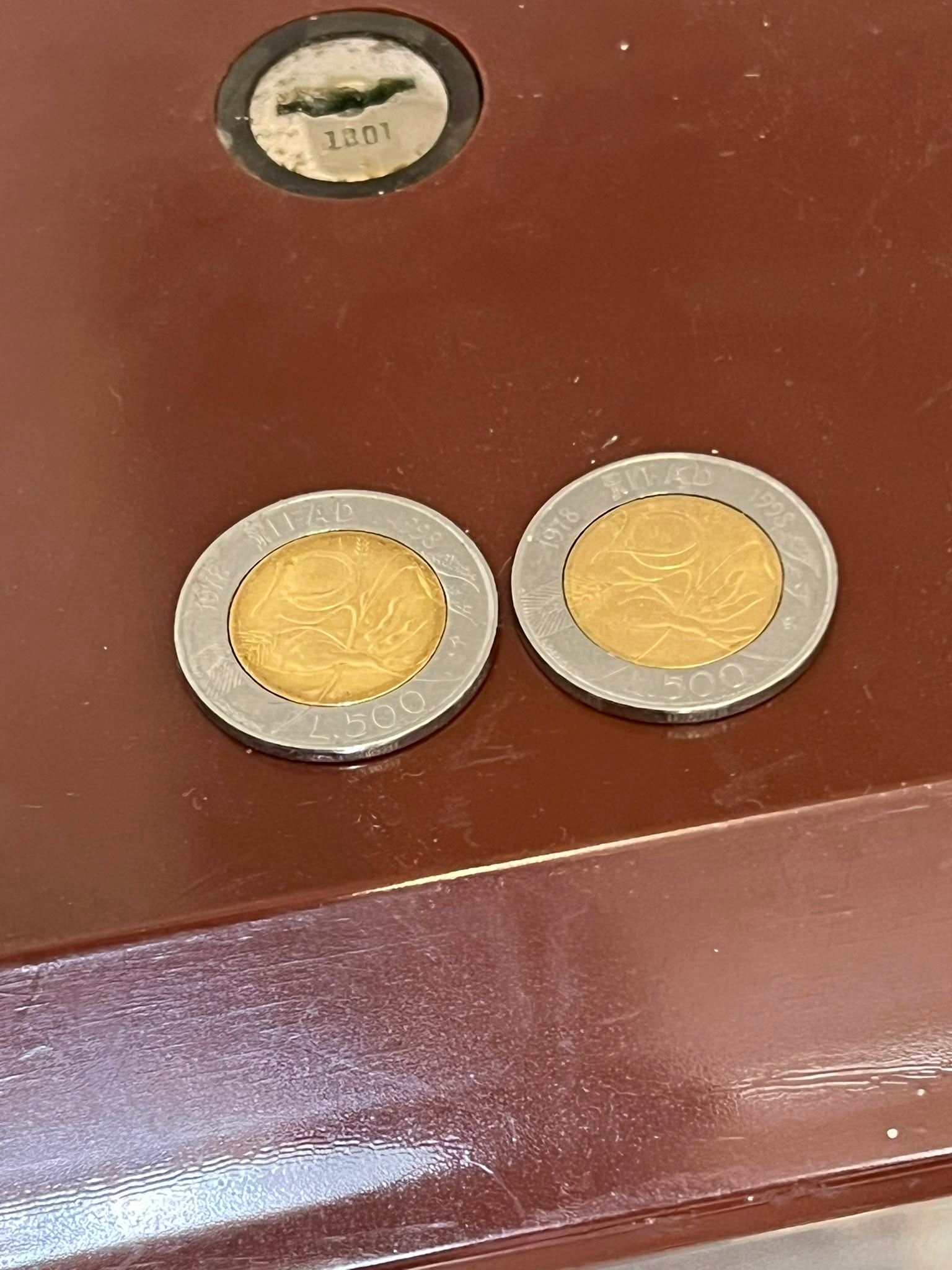 Distributore Automatico Vintage Anni '70 | Dispenser Caramelle e Noccioline Funzionante con Monete da 500 Lire (2 Monete Incluse) pezzo unico