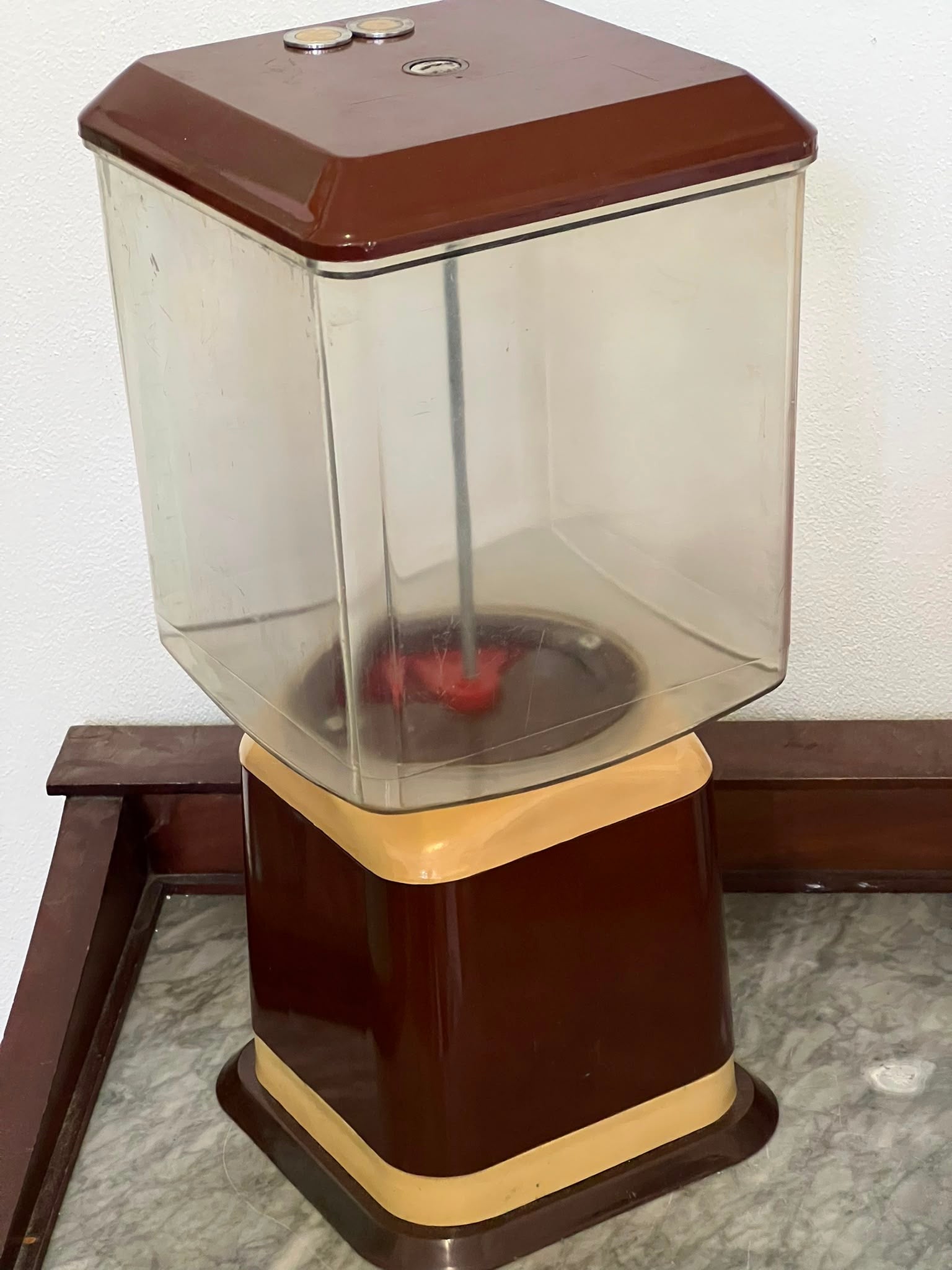 Distributore Automatico Vintage Anni '70 | Dispenser Caramelle e Noccioline Funzionante con Monete da 500 Lire (2 Monete Incluse) pezzo unico