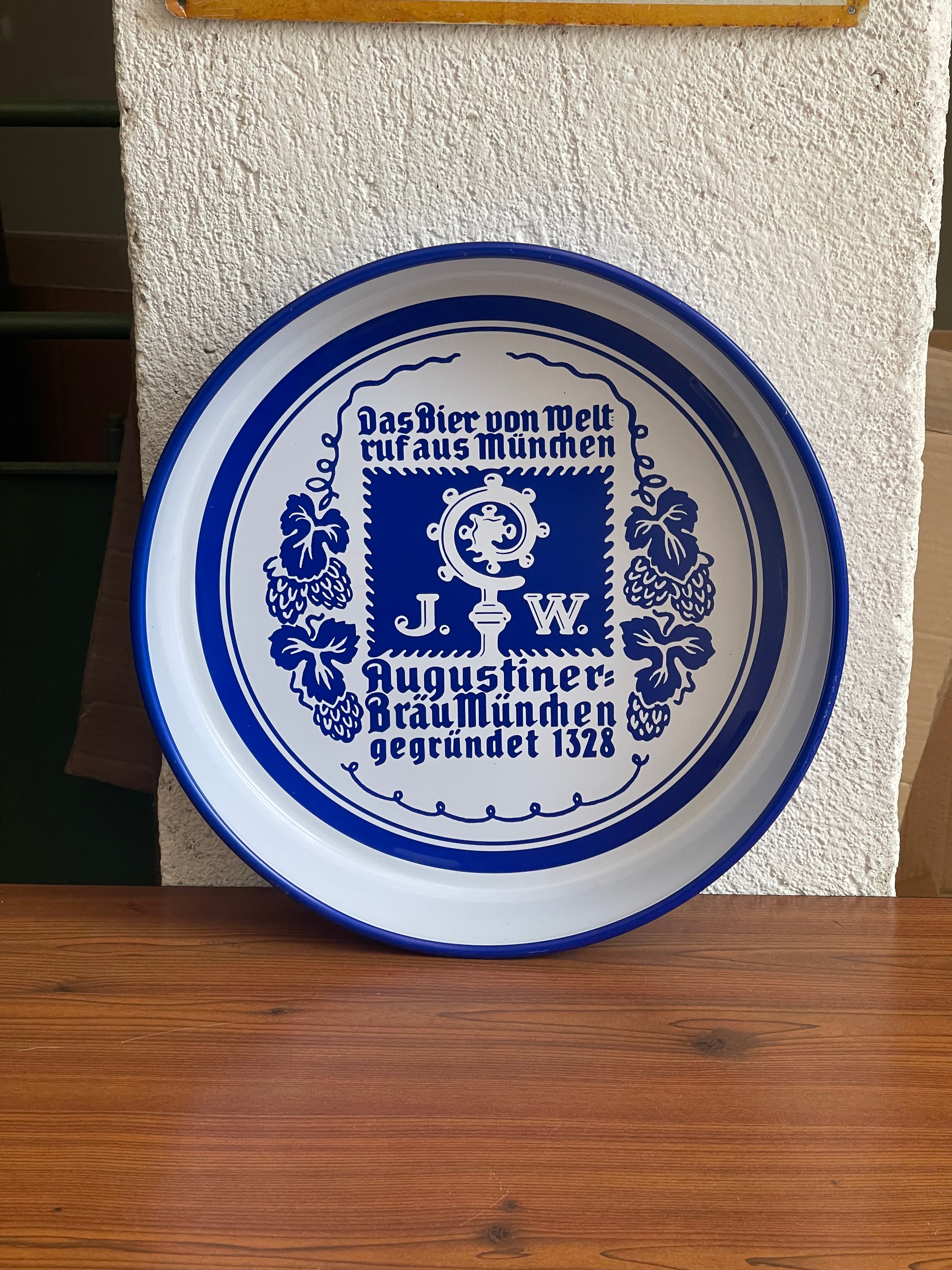 Vassoio Birra Vintage Augustiner-Bräu München Smaltato – Oggetto da Collezione Bar / Man Cave pezzo unico