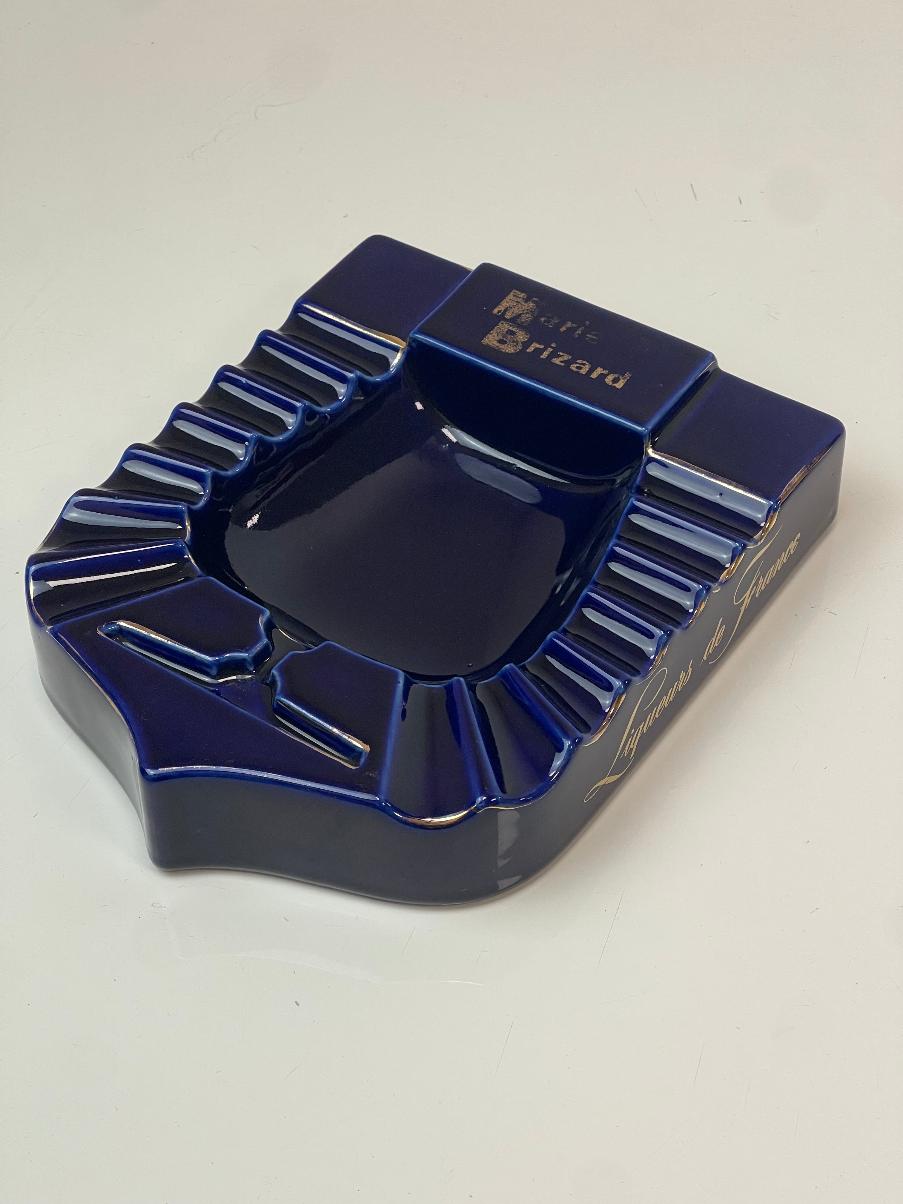 Posacenere Vintage Marie Brizard in Ceramica Blu Cobalto e Oro – Svuotatasche da Collezione