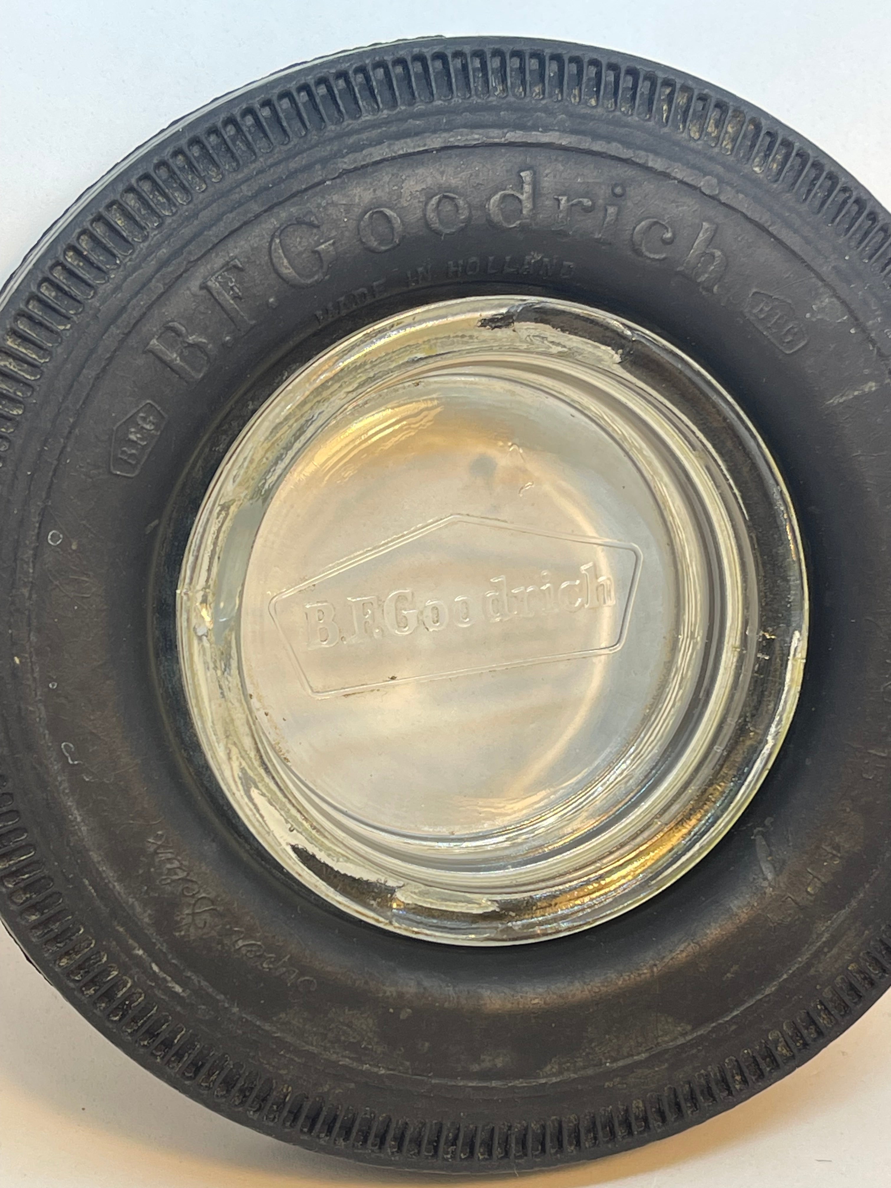 Posacenere Vintage BF Goodrich Anni '60 '70 – Mini Pneumatico in Gomma con Inserto in Vetro