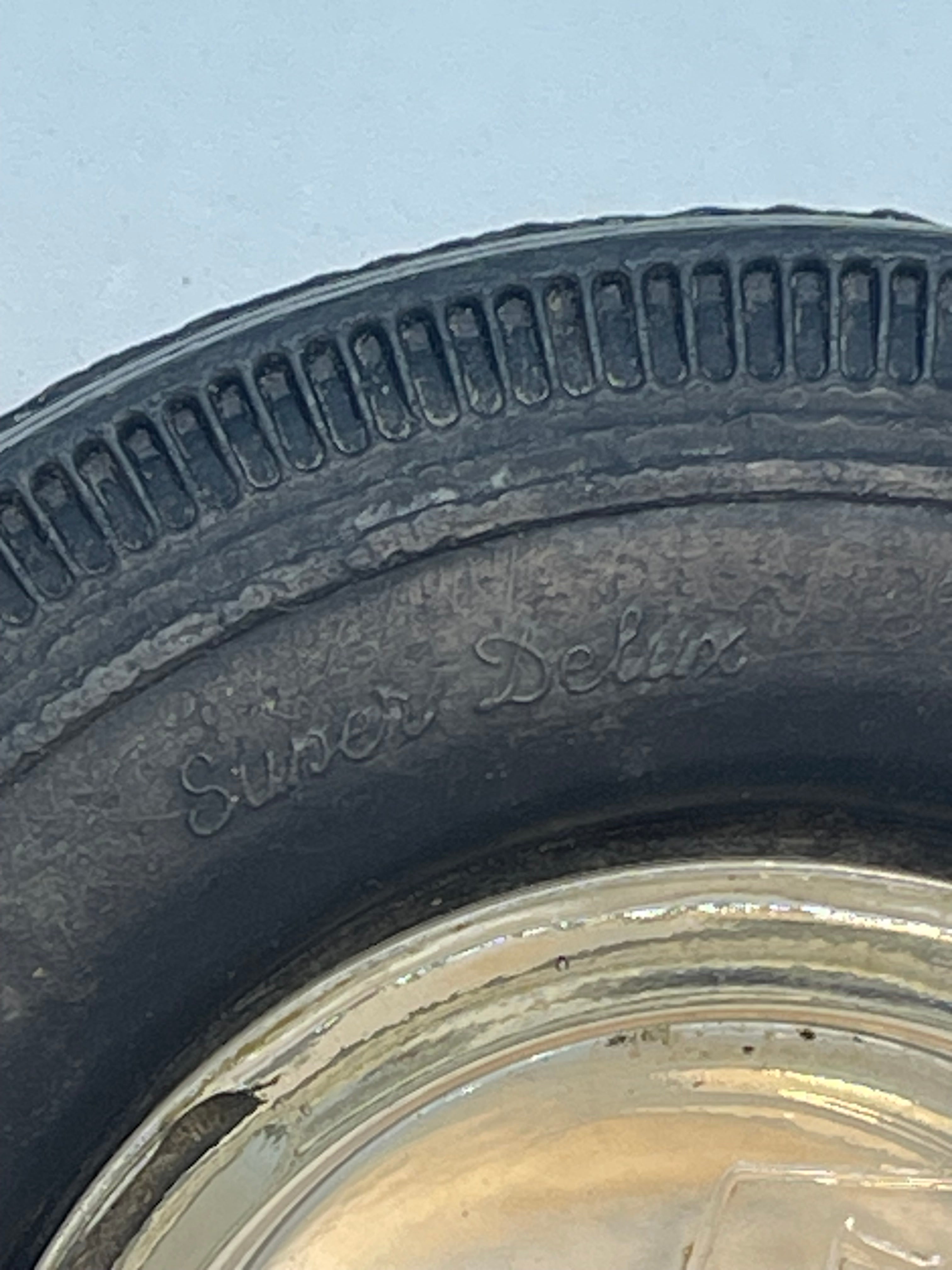 Posacenere Vintage BF Goodrich Anni '60 '70 – Mini Pneumatico in Gomma con Inserto in Vetro