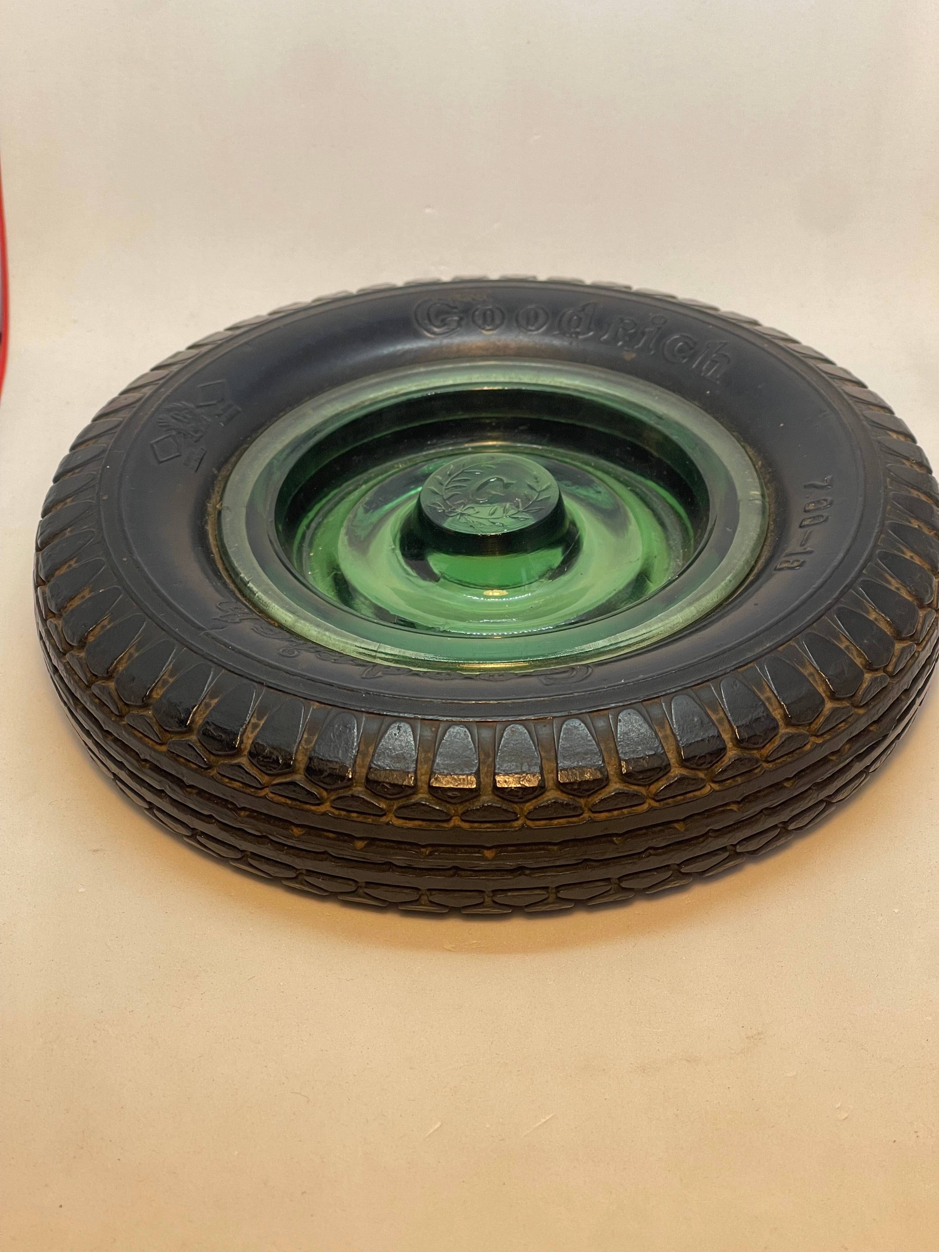 Posacenere Vintage BF Goodrich Anni 60 – Posacenere Pubblicitario da Collezione con Inserto in Vetro Verde
