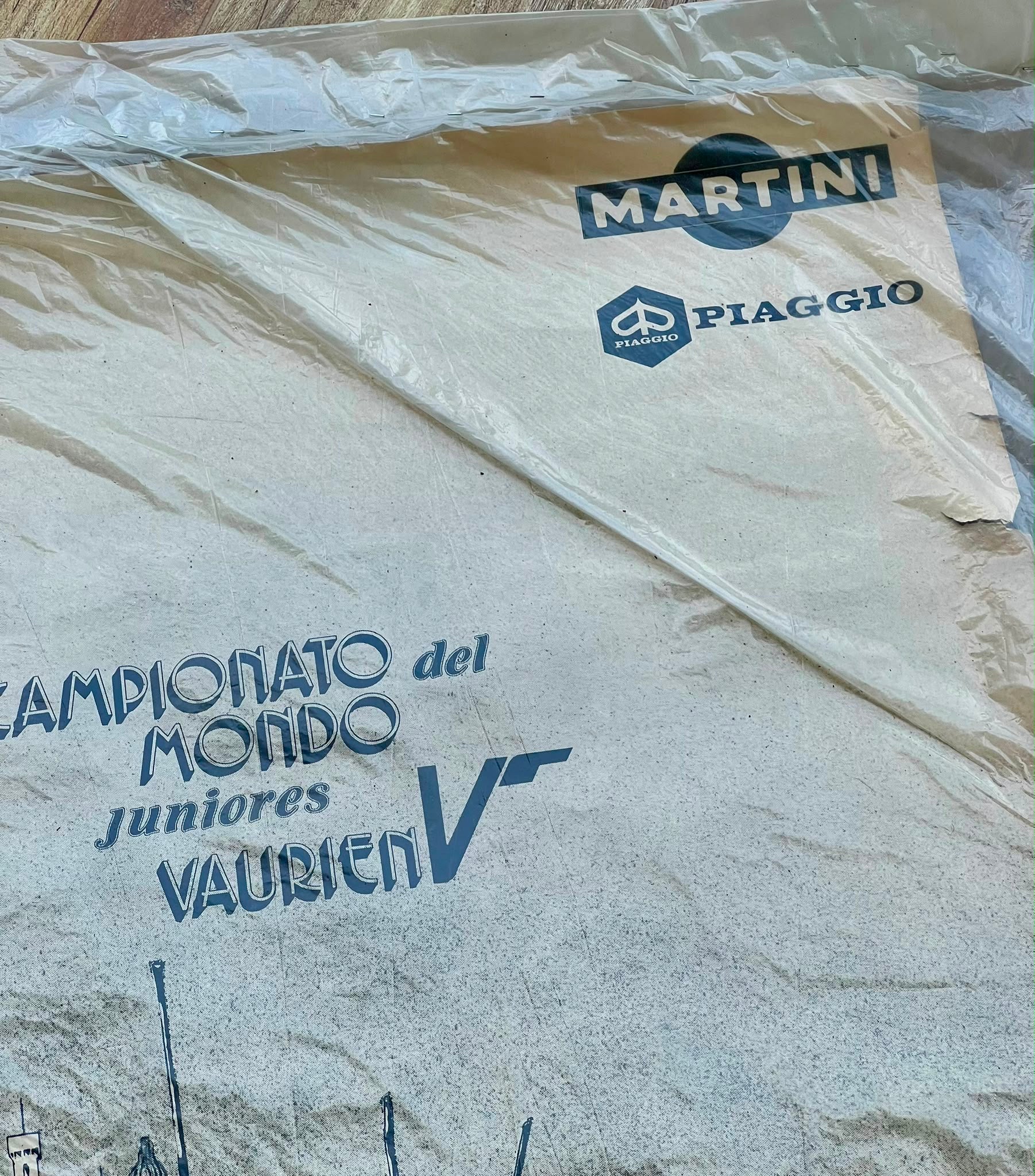 3 Manifesti Vintage Originali Anni '80 – Lotto Collezione Pubblicità e Sport (Coca-Cola, Centrale latte, Vela 1982) pezzo unico
