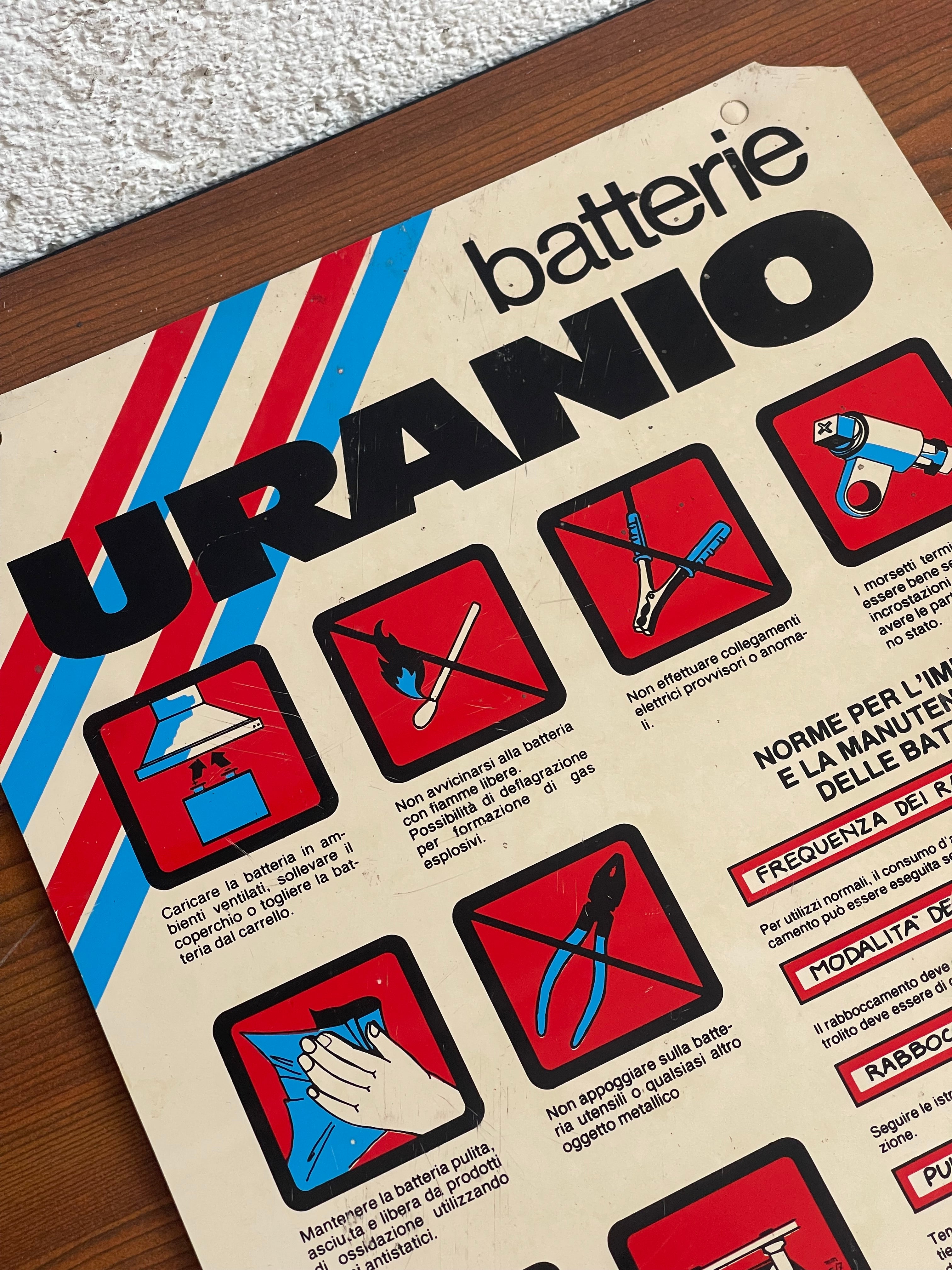 Targa Vintage Officina "Batterie Uranio" – Tabella Istruzioni Plastifica , Anni 70/80