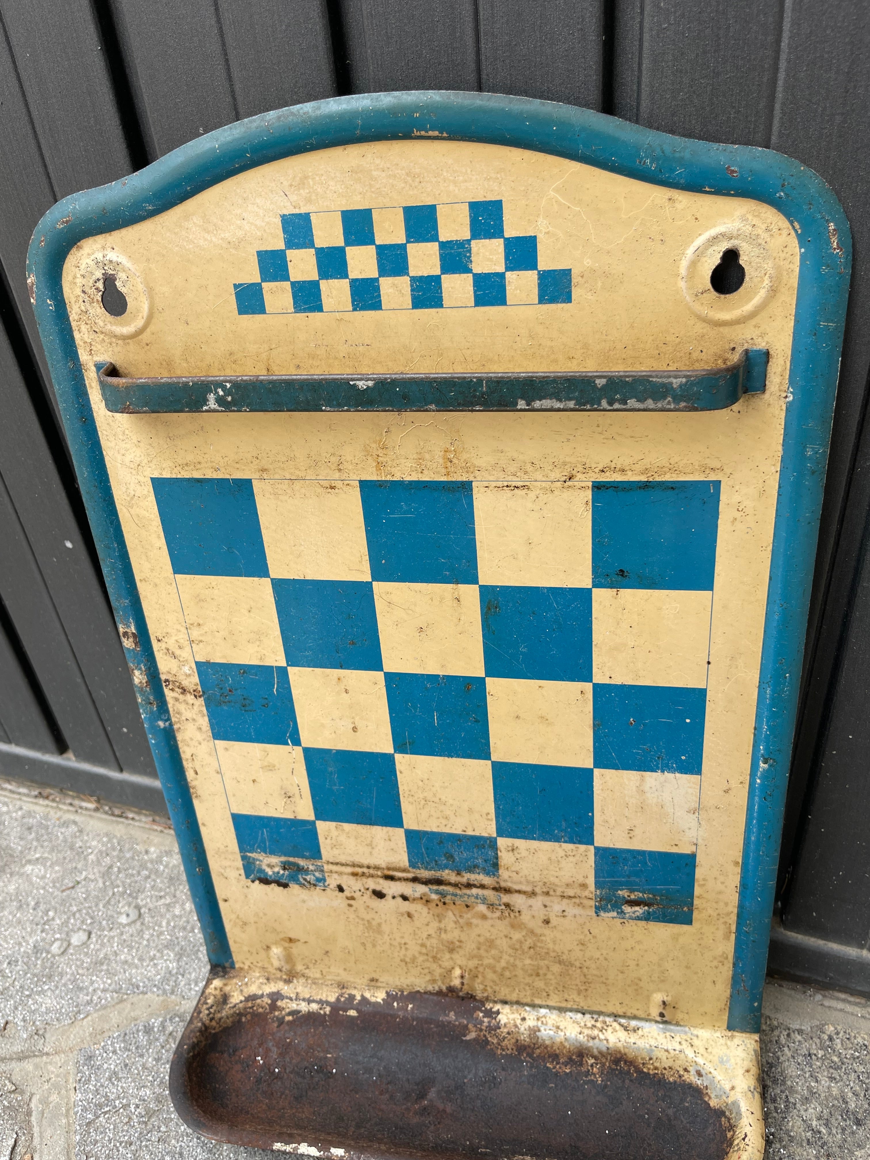 Portamestoli da Parete Vintage Anni '60 in Metallo Smaltato – Stile Lustucru a Scacchi Blu e Panna – Portautensili da Cucina Francese con Vaschetta Salvagoccia pezzo unico