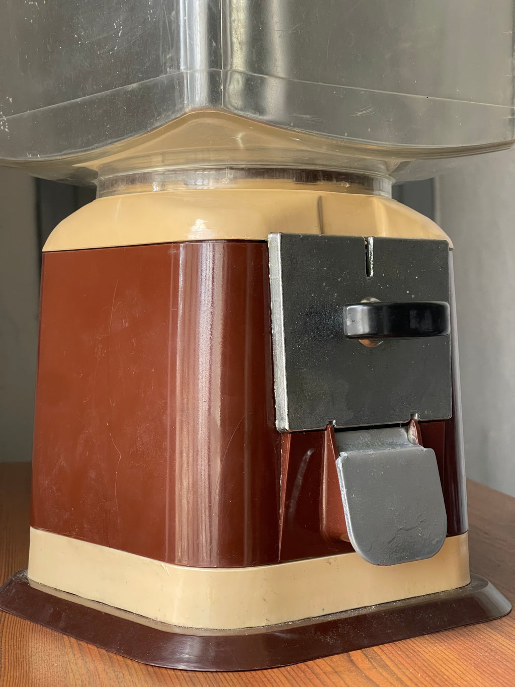 Distributore Automatico Vintage Anni '70 | Dispenser Caramelle e Noccioline Funzionante con Monete da 500 Lire (2 Monete Incluse) pezzo unico