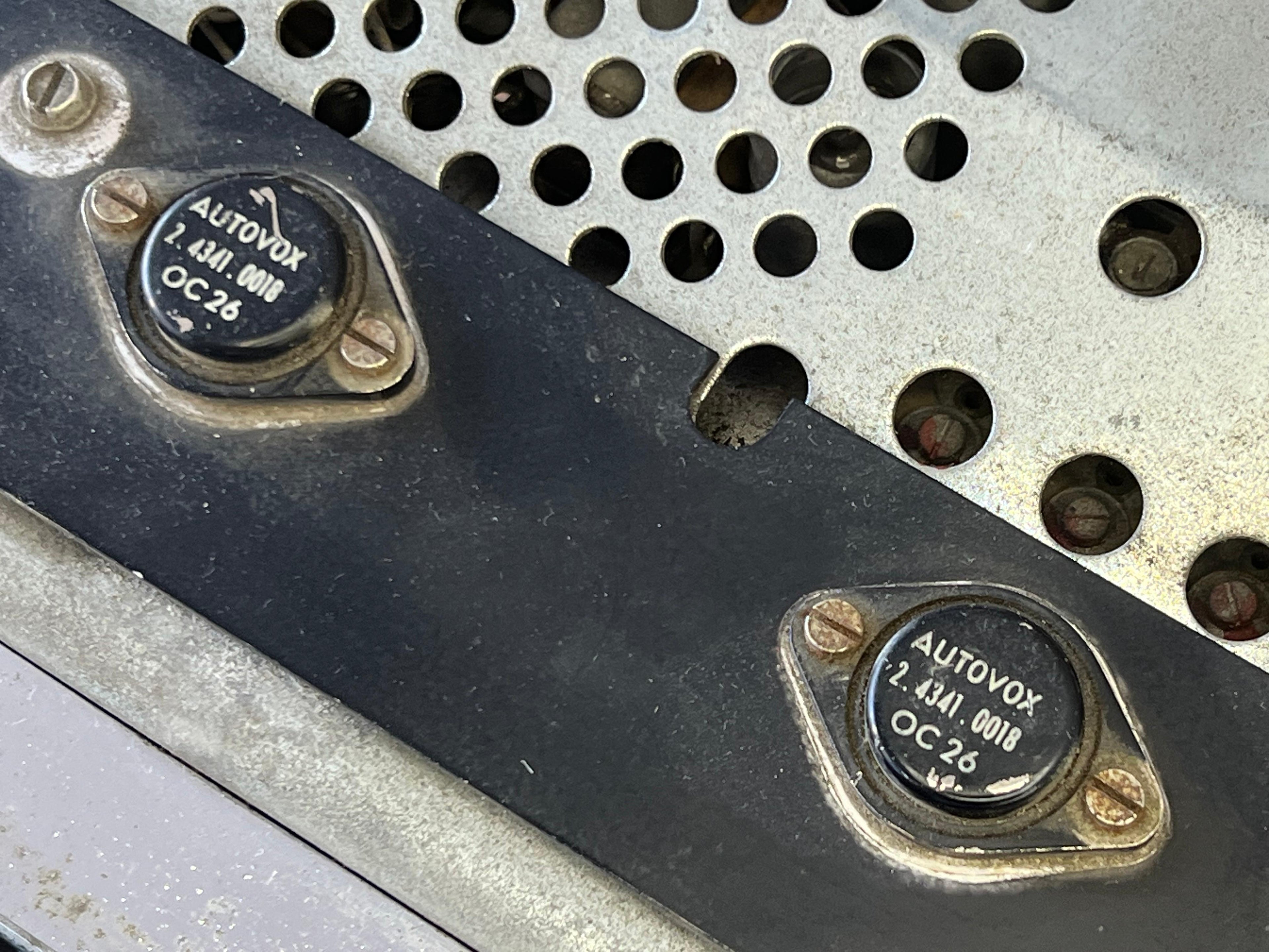 Autoradio Epoca Autovox RA 112 Vintage Anni '60 – Ibrida Valvole/Transistor OC26 pezzo unico