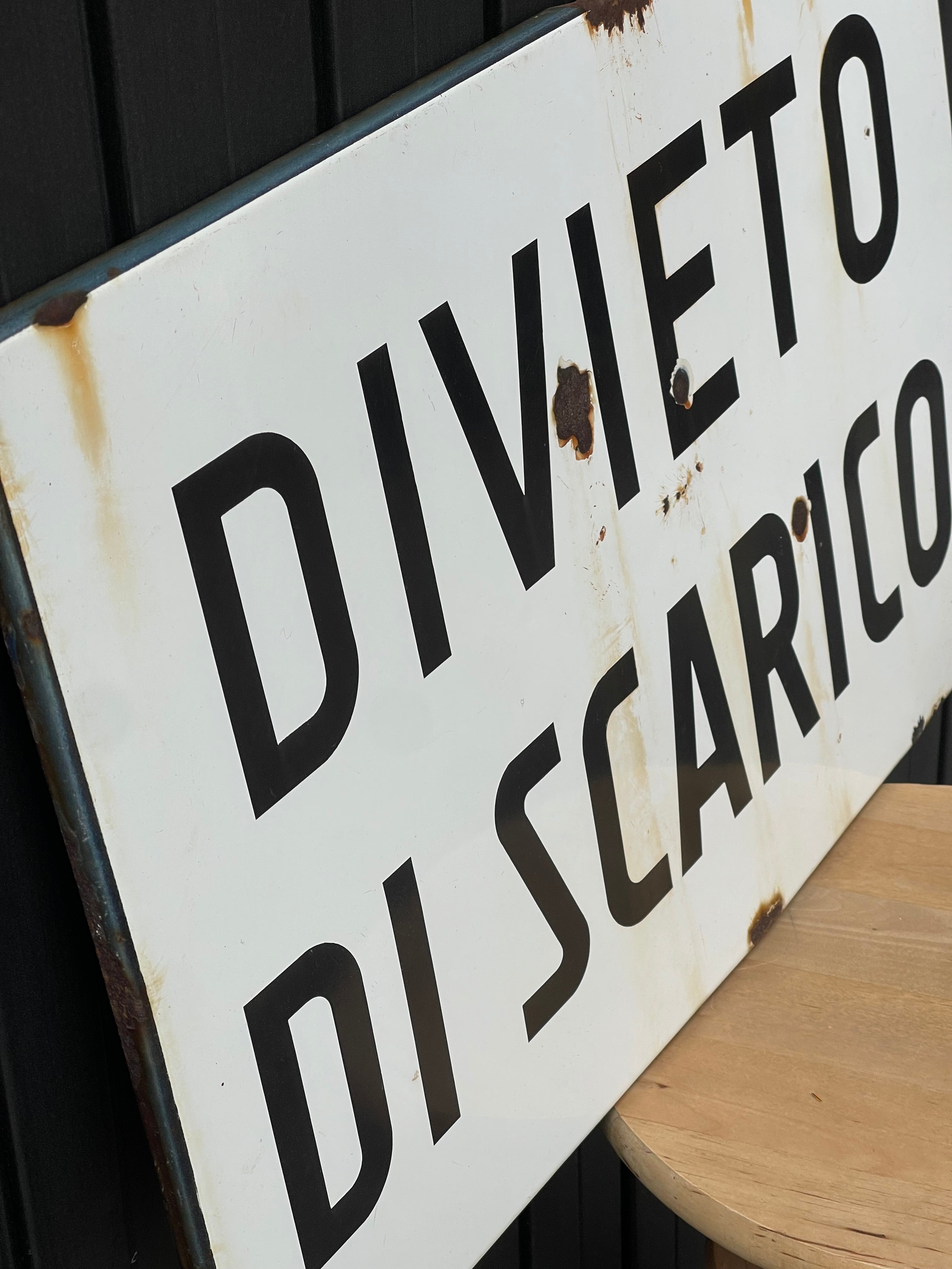 Cartello Stradale Vintage "Divieto di Scarico" – Insegna in Metallo Smaltato Anni '50/'60 Modernariato Industriale