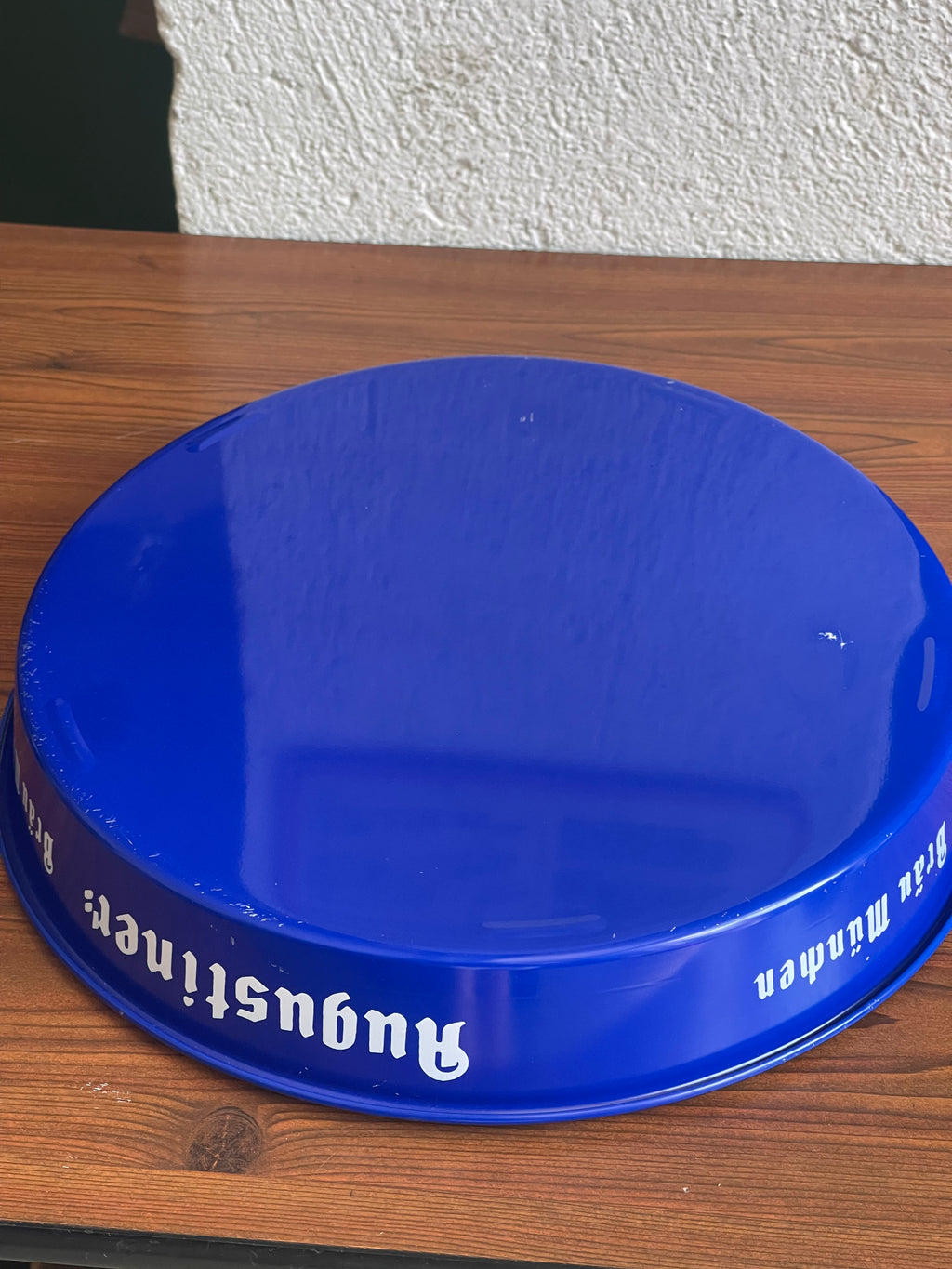 Vassoio Birra Vintage Augustiner-Bräu München Smaltato – Oggetto da Collezione Bar / Man Cave pezzo unico